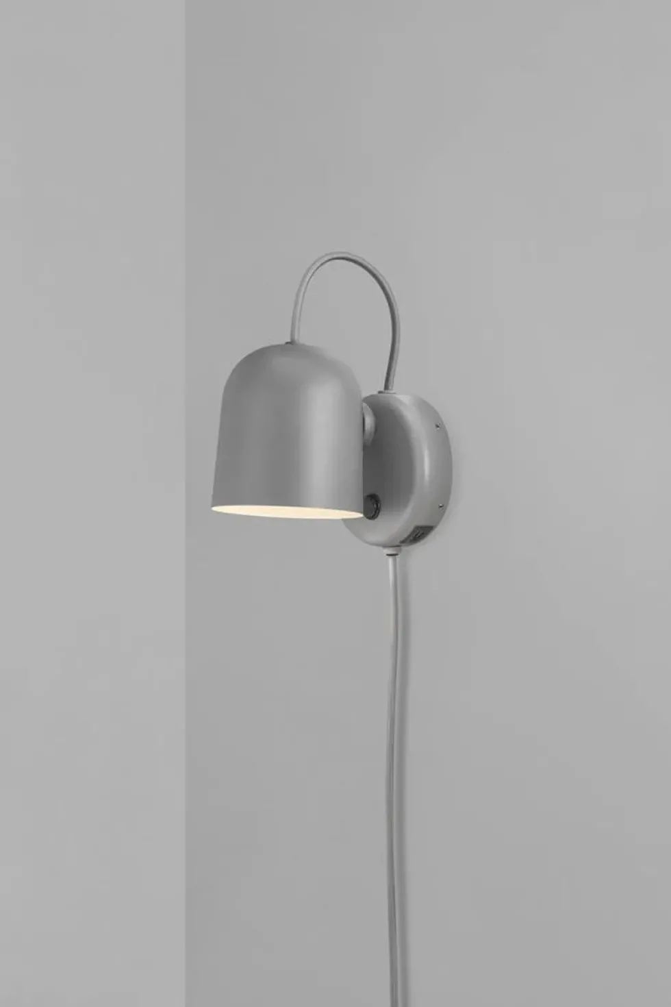 Angle vegglampe med USB