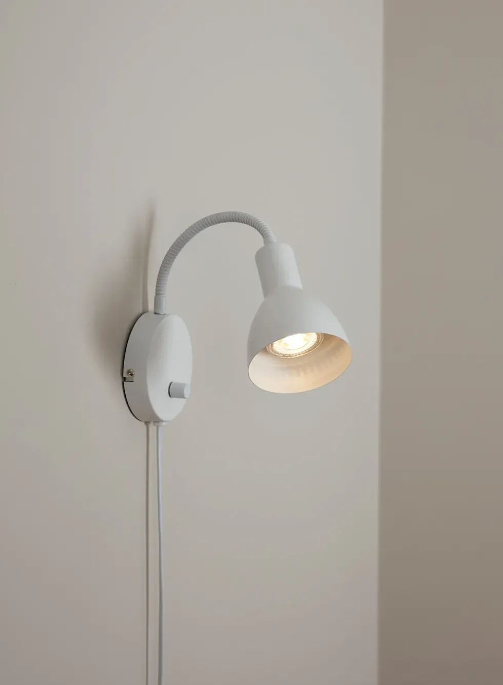 Bent vegglampe