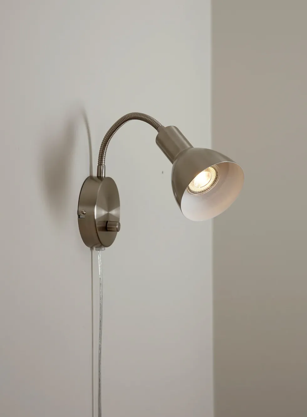 Bent vegglampe