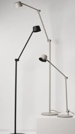 Direction F1 gulvlampe 2700 kelvin - trinnløs dimmer