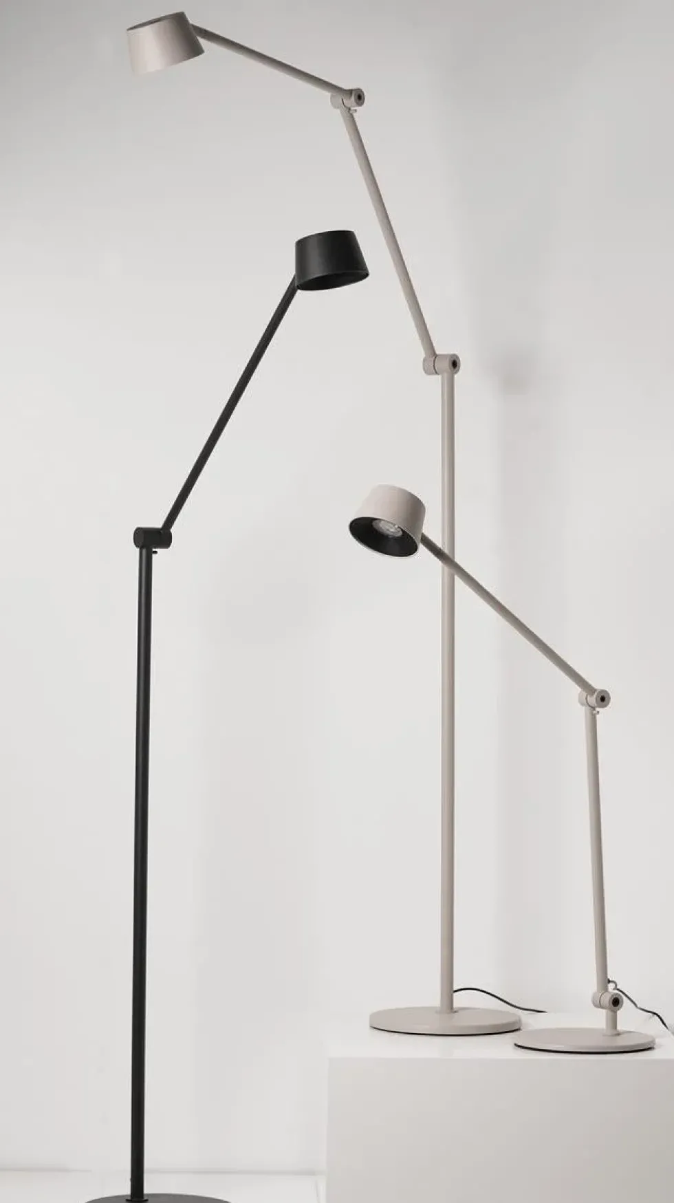 Direction F1 gulvlampe 2700 kelvin - trinnløs dimmer