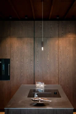 Flora langbordslampe i treverk - 149cm 2700 kelvin dimbar