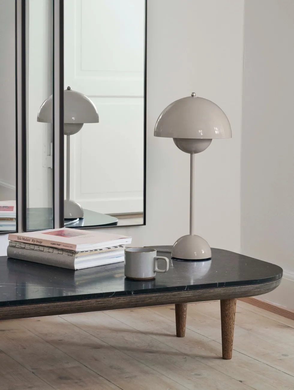 Flowerpot VP3 bordlampe