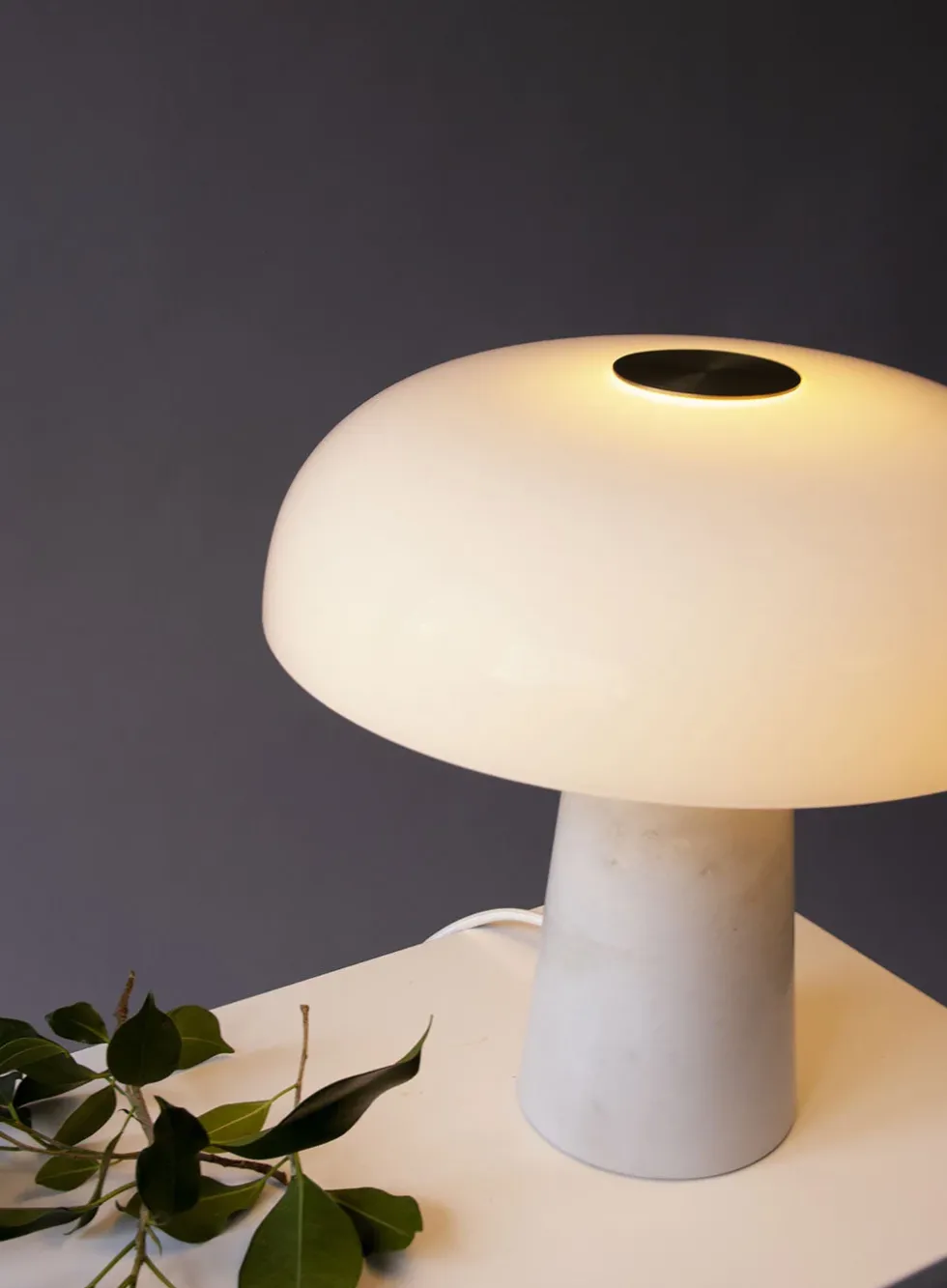 Glossy bordlampe - marmor/glass