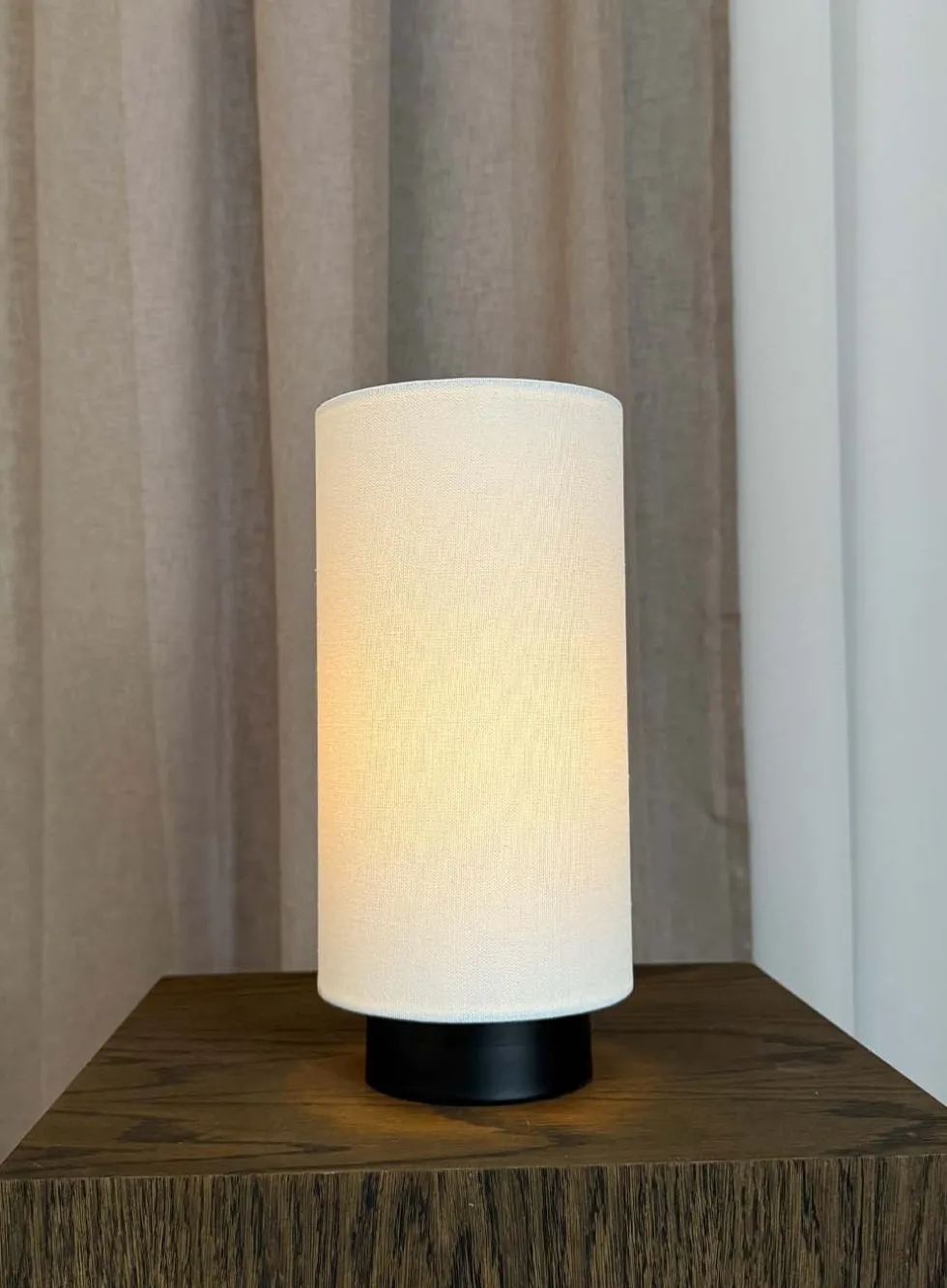 Iris bordlampe - hvit/sort