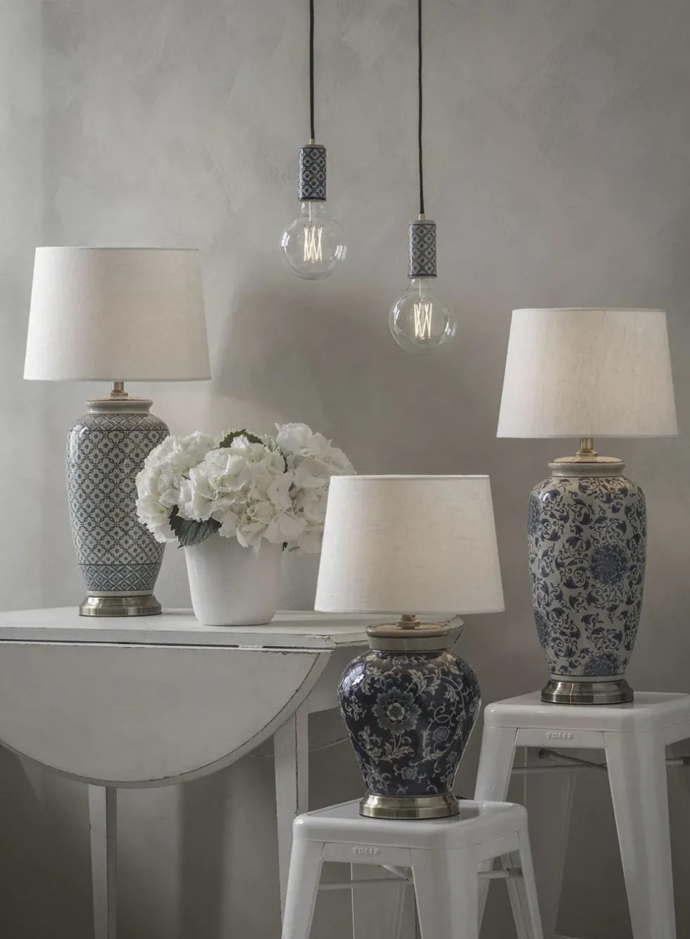 Li jing bordlampe - h49 hvit/blå blomstrete