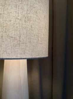Linde bordlampe med skjerm - h74