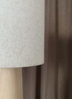 Linde bordlampe med skjerm - h74