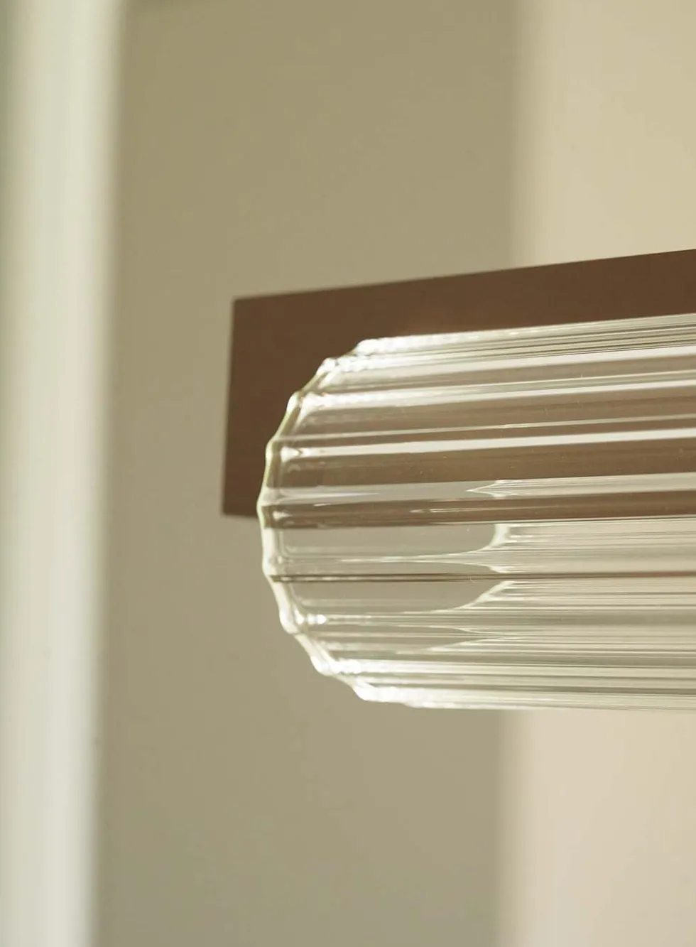 Lirra langbordslampe - rillet glass dimbar