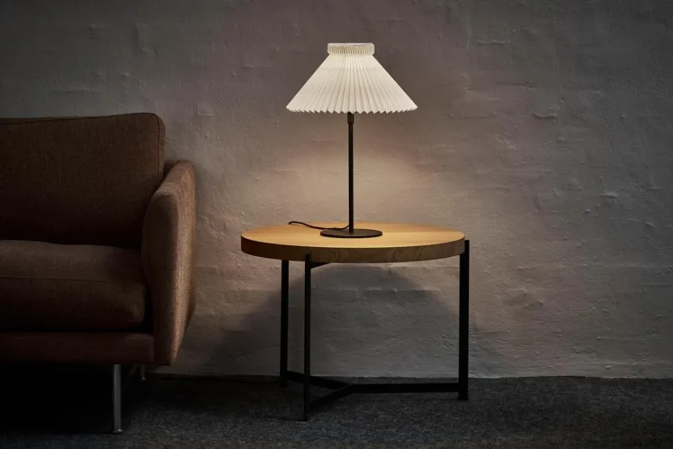 LK334 bordlampe m/skjerm
