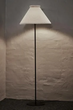 LK334 gulvlampe m/skjerm