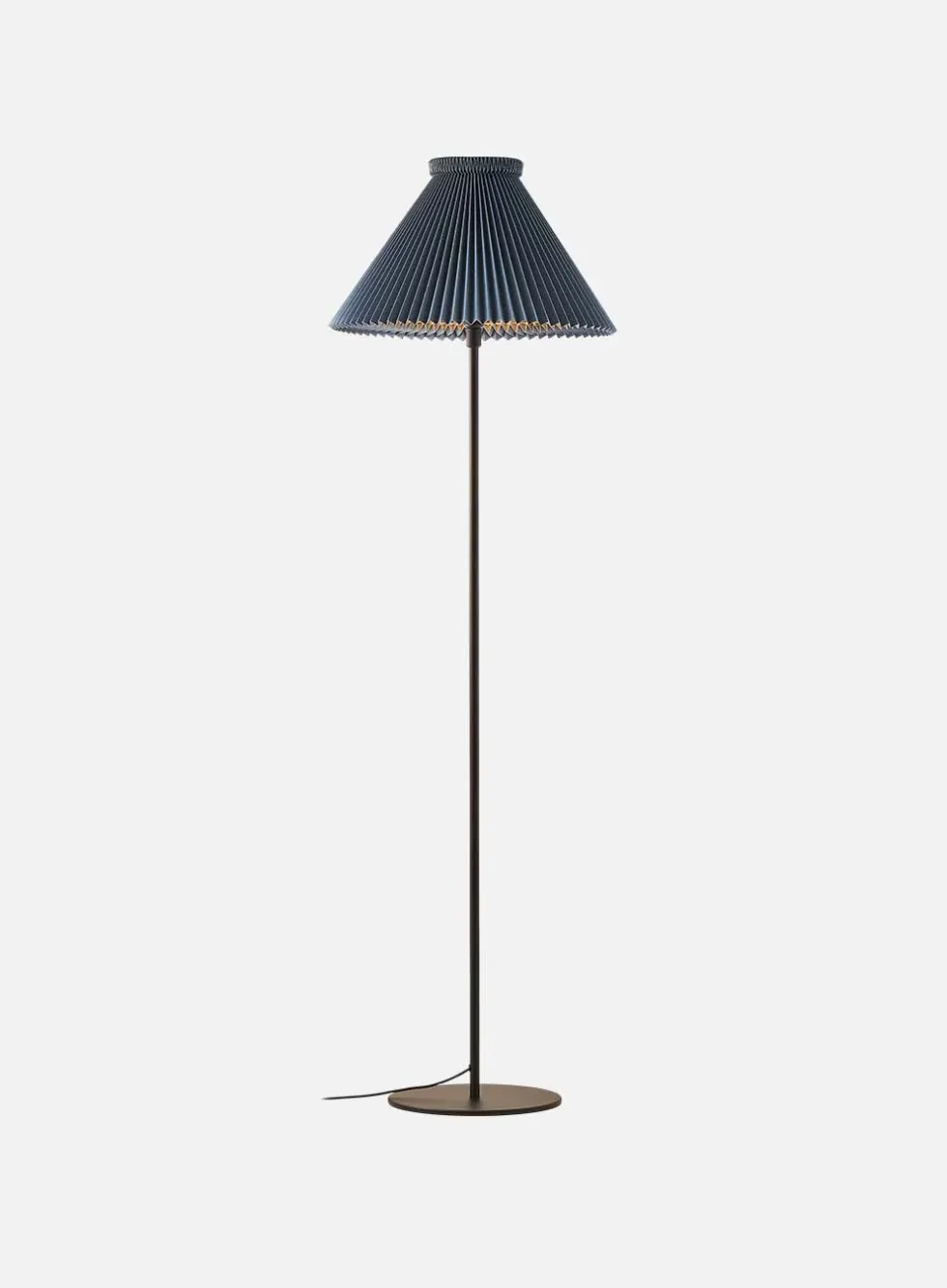 LK334 gulvlampe m/skjerm