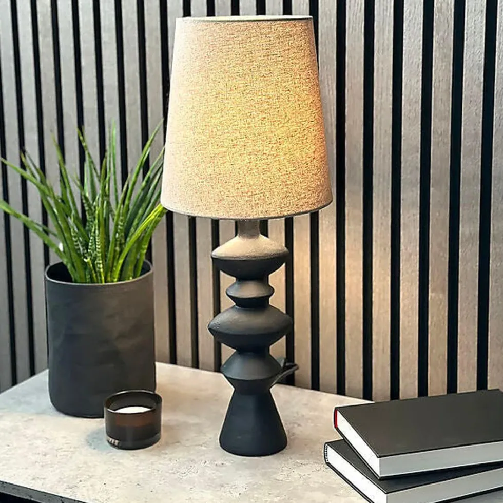 Nina bordlampe med skjerm