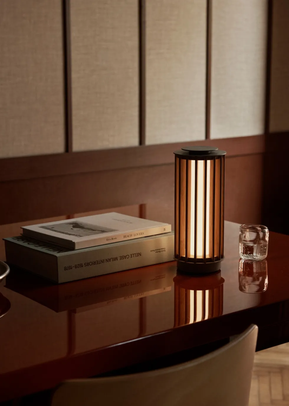 Numbra TY3 oppladbar bordlampe - aluminium/eik