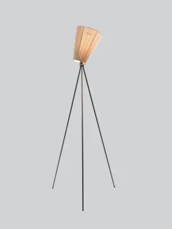 Oslo Wood gulvlampe sort med skjerm