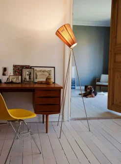 Oslo Wood gulvlampe sort med skjerm
