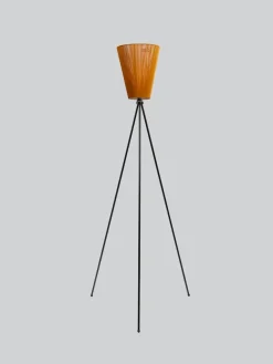Oslo Wood gulvlampe sort med skjerm