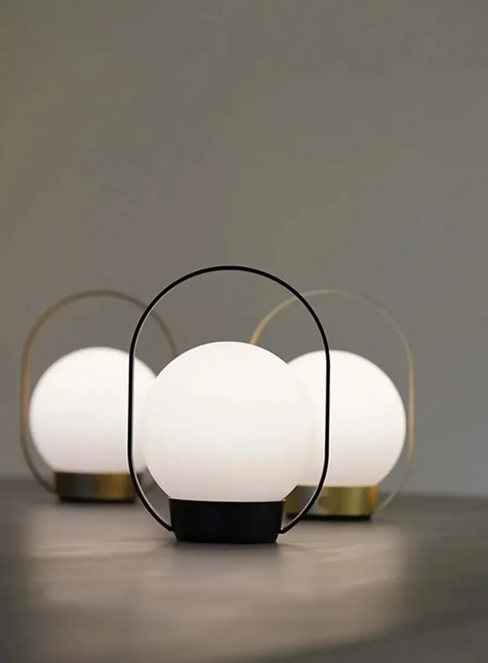 Palla oppladbar bordlampe