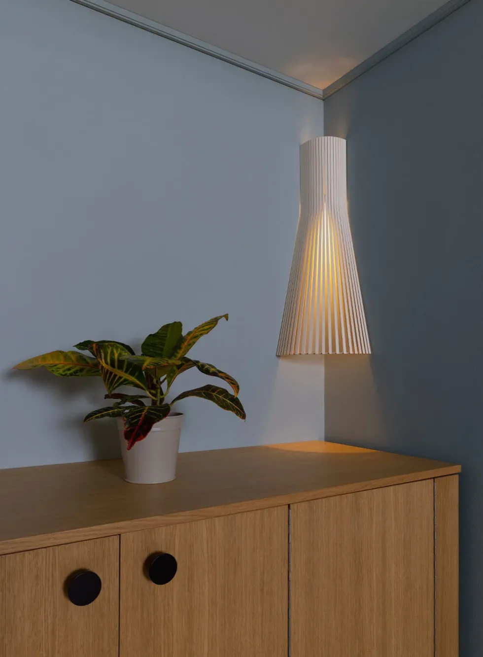 Secto 4236 vegglampe for hjørne