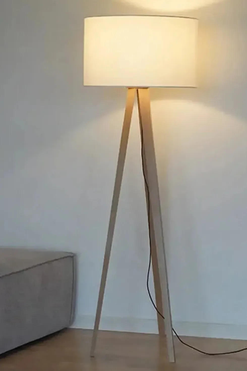 Silvanus gulvlampe med skjerm - h148