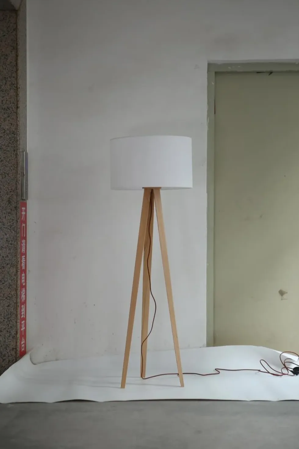 Silvanus gulvlampe med skjerm - h148