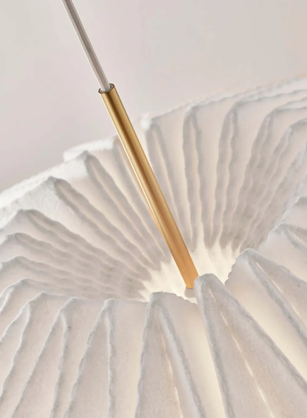 Softly pleated medium Ø42
